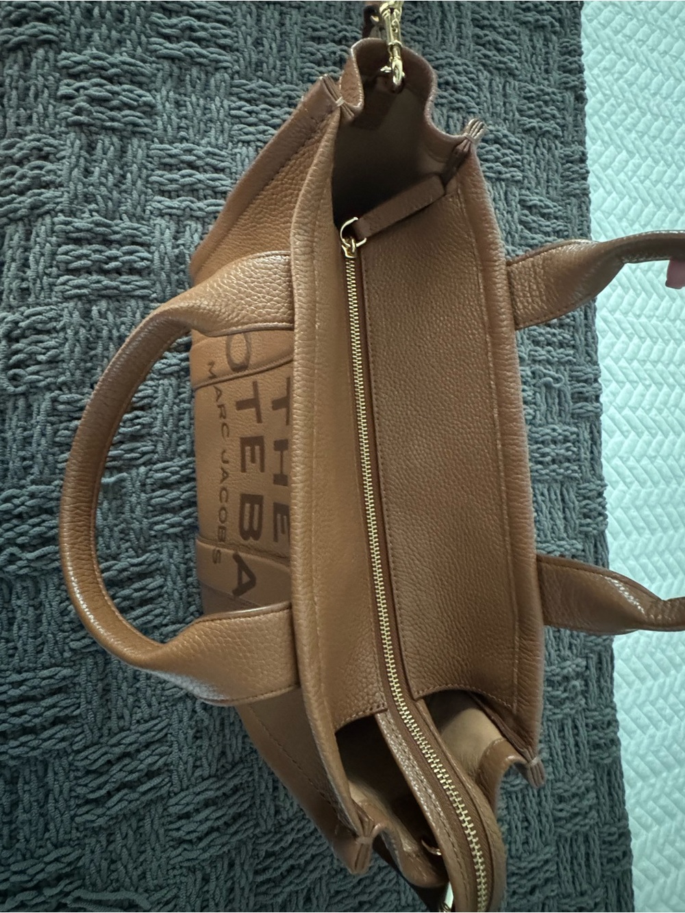 Like new Marc Jacobs The Tote Bag Small in Tan - Picture 6 of 9